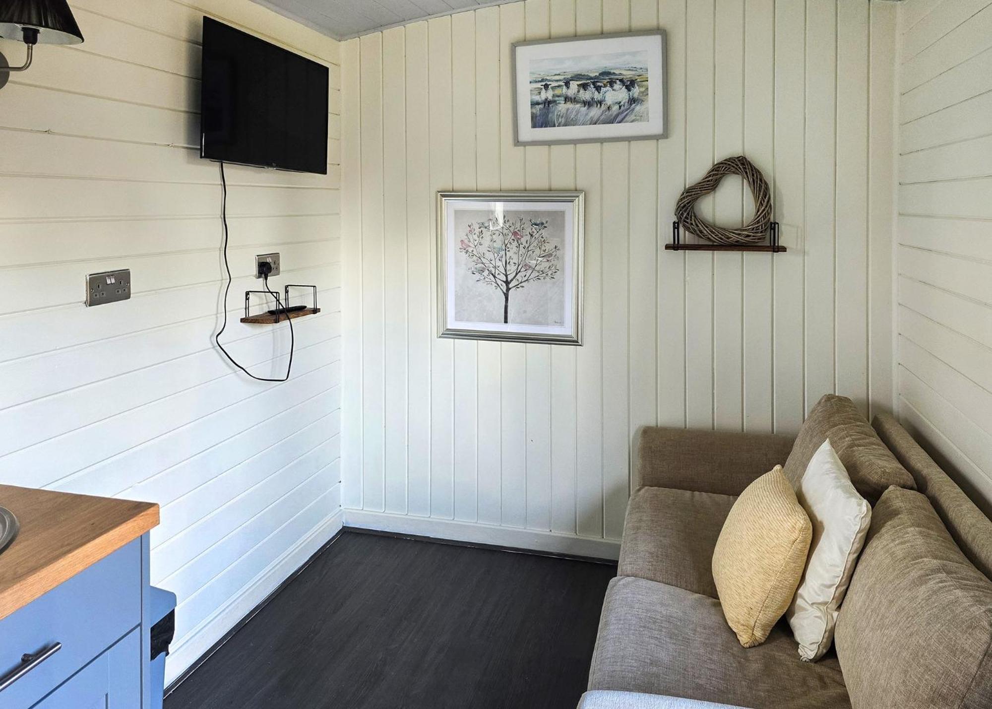 Riverview Lodges And Glamping Welshpool Exterior photo
