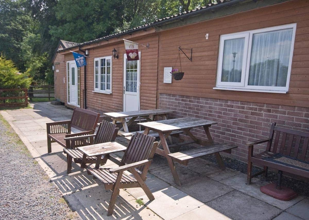 Riverview Lodges And Glamping Welshpool Exterior photo